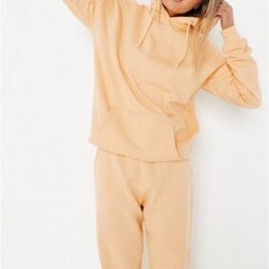 BASIC HOODIE MISS-GUIDED
PEACH